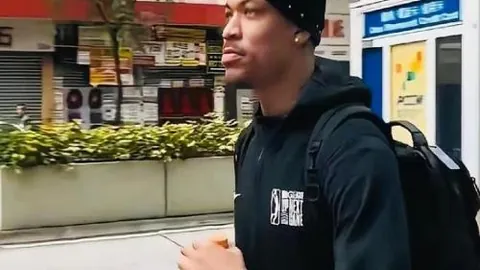 詹姆斯豪言壮语：直面联盟龙头，勇敢迎战，向世人展示我们的坚定意志！