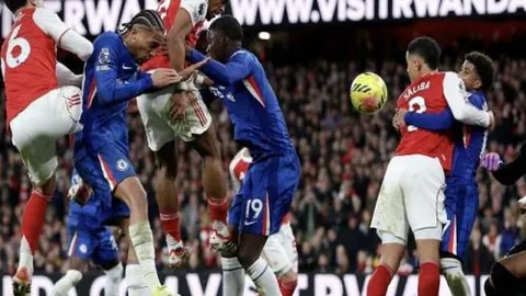 “费内巴切主场火力全开，能否逆袭登顶挑战榜首霸主？”